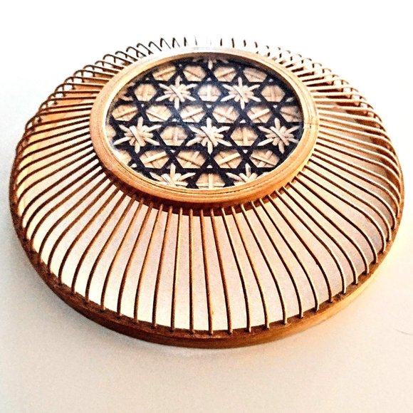 VTG Ribbed Bamboo Basket w/Lid ~ 7.25" Diam. Intricate 2-Tone Woven Inset ~ EVC! - Picture 9 of 12